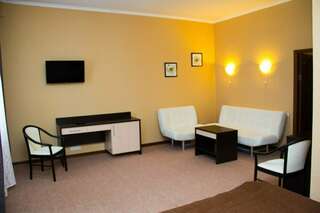 Гостиница Уют Внуково Стандартный номер с кроватью размера "queen-size"-6