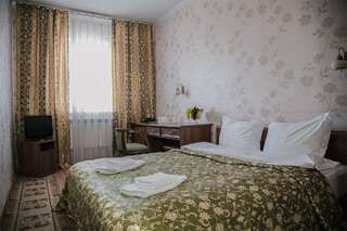 Гостиница Уют Внуково Стандартный номер с кроватью размера "queen-size"-2