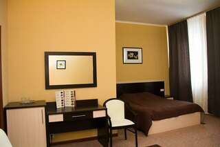 Гостиница Уют Внуково Стандартный номер с кроватью размера "queen-size"-7