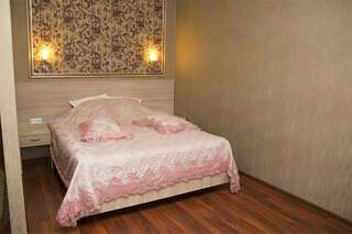 Гостиница Уют Внуково Стандартный номер с кроватью размера "queen-size"-2