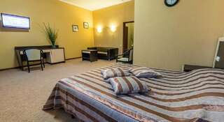 Гостиница Уют Внуково Стандартный номер с кроватью размера "queen-size"-4