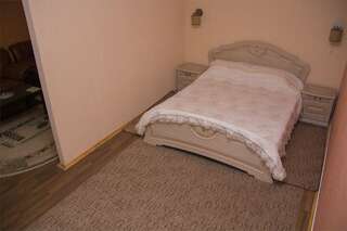 Гостиница Уют Внуково Стандартный номер с кроватью размера "queen-size"-6